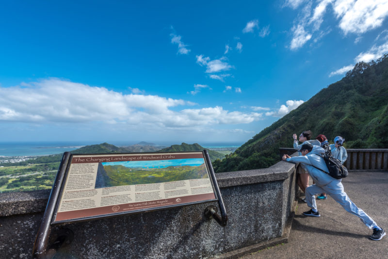 Nuuanu Pali lookout historical and viewpoint signs.