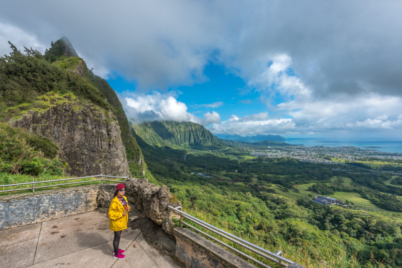 Nuuanu Pali lookout sightseeing the Koolau mountains.