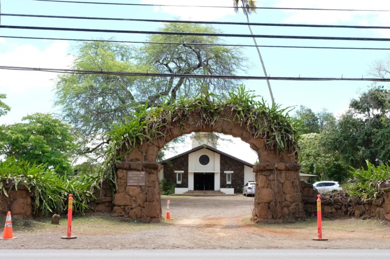 Walking my way through Haleiwa Town.