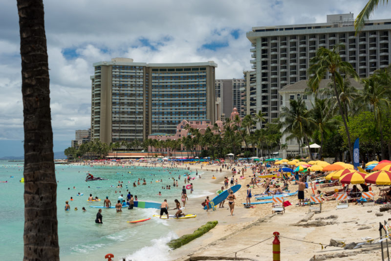 The Waikiki beach crowd | Marvin Minder / Shutterstock.com