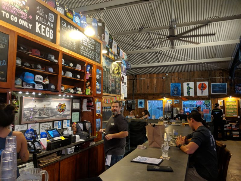 The bar at Honolulu Beerworks