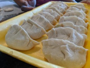 The jiaozi should be curved and stand up by themselves.