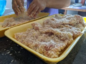 Press the chicken into the breadcrumbs and fill up the holes.