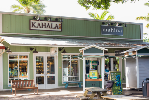 Shopping at the Haleiwa Store Lots in North Shore, Oahu. Editorial credit: Michael Gordon / Shutterstock.com