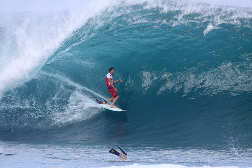 Damien Hobgood competes in the Billabong Pipemasters on December 9, 2011 at Pipeline, Hawaii. Editorial credit: Mana Photo / Shutterstock.com