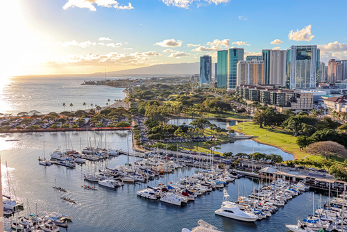 A typical mid-March late afternoon overlooking Honolulu Harbor, Magic Island, and Ala Moana Beach Park. Editorial credit: LuvAlisa / Shutterstock.com