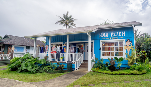 A typical early March day in Hanalei, Kauai is overcast, but comfortably warm and pleasant. Editorial credit: Jeff Whyte / Shutterstock.com