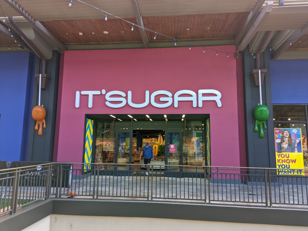 Entrance to the IT'SUGAR store.